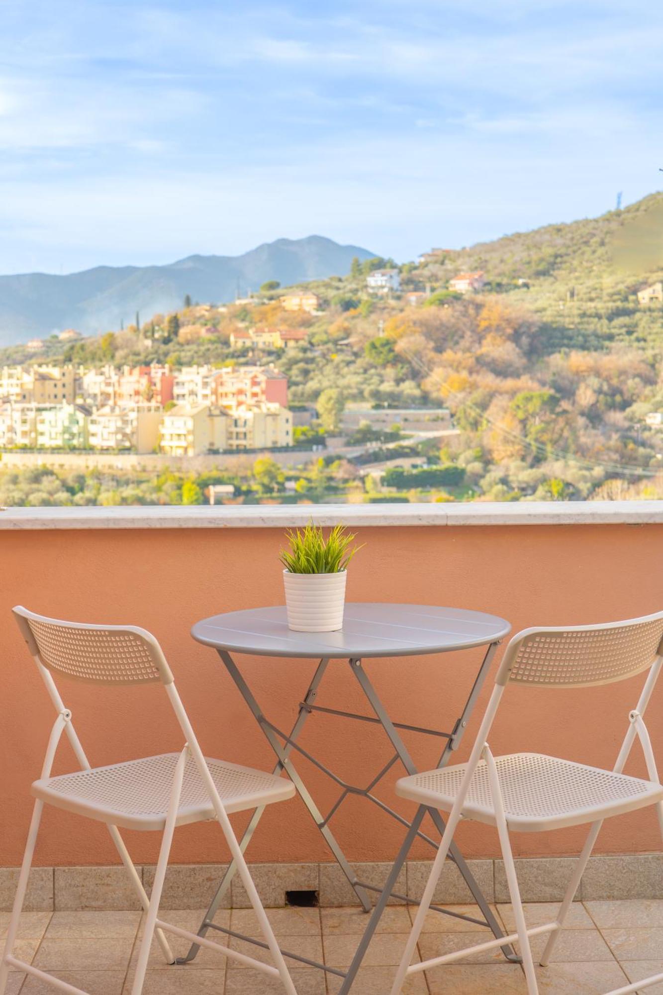 Appartamento Pesco "A Casa Felice" Pietra Ligure Luaran gambar