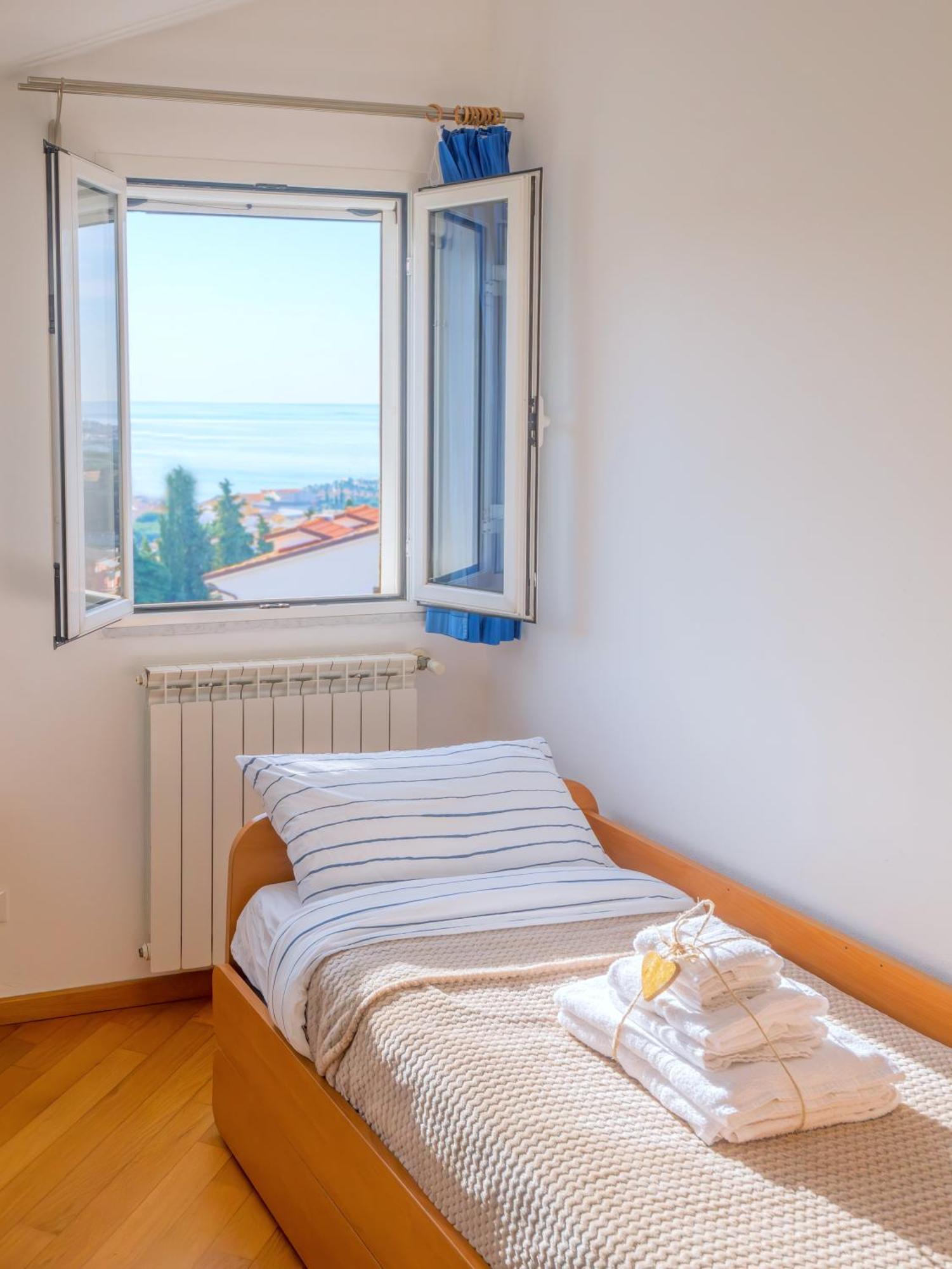 Appartamento Pesco "A Casa Felice" Pietra Ligure Luaran gambar